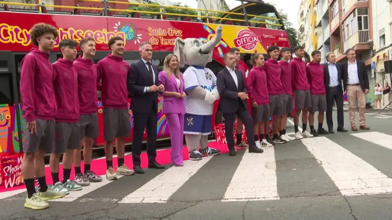 La guagua turísticas de Santa Cruz de Tenerife registra casi 8.000 usuarios en su primer mes