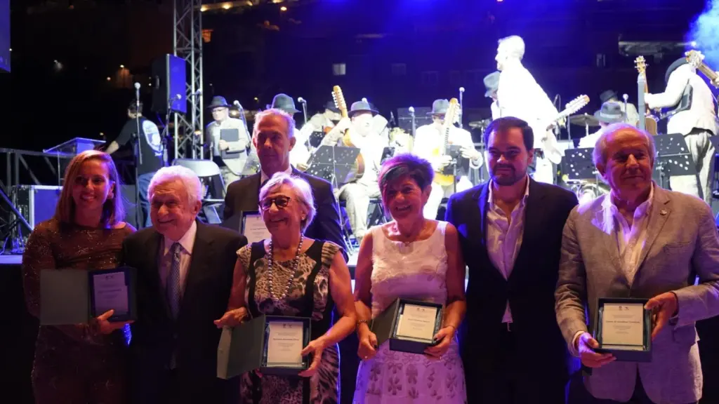 Puerto de la Cruz homenajea a cinco representantes esenciales de su historia turística