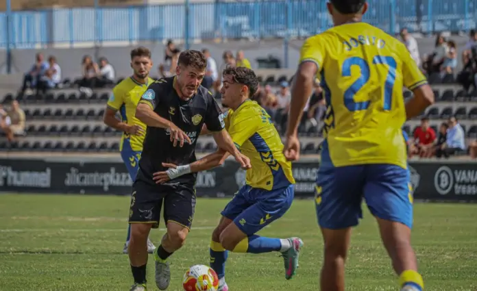 Las Palmas Atlético cae en el descuento ante el Intercity