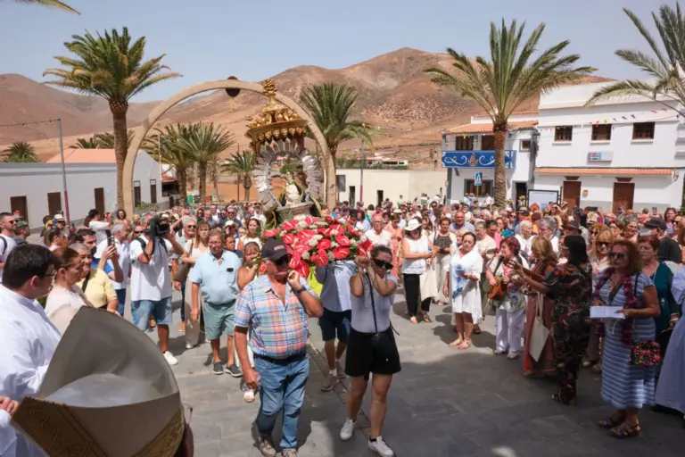 Fuerteventura honra a la Virgen de La Peña con procesión, eucaristía y tradiciones