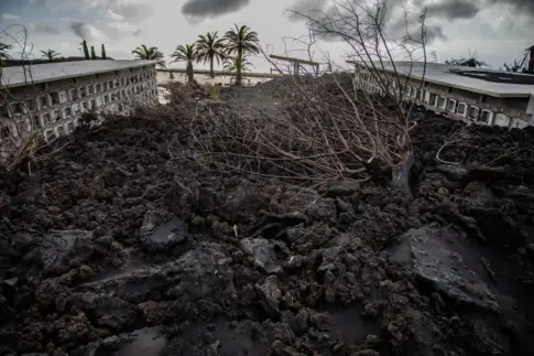 Los Llanos de Aridane presenta este lunes la recuperación del Cementerio de Las Manchas, afectado por el volcán en 2021