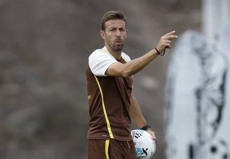 Luis García considera al Almería candidato al ascenso, con una plantilla muy compensada