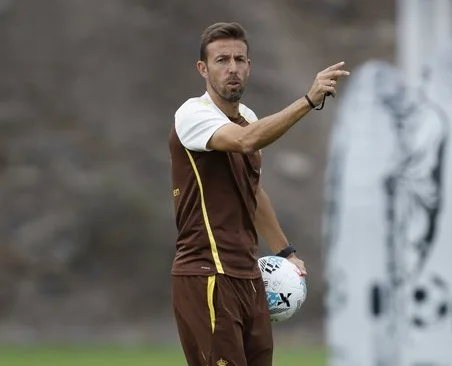 Luis García considera al Almería candidato al ascenso, con una plantilla muy compensada
