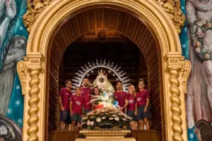 El CD Tenerife se traslada a la Villa Mariana para realizar la tradicional ofrenda a la Virgen de Candelaria. Imagen CD Tenerife
