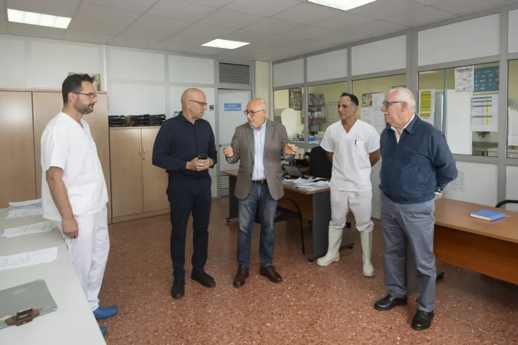 Parada en la sala de control sanitario del servicio veterinario oficial. Imagen: Cabildo de Gran Canaria.