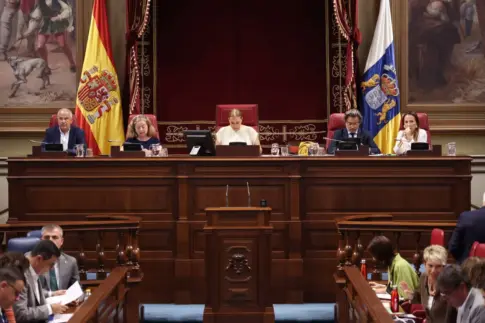 EN DIRECTO | Pleno del Parlamento de Canarias: Clavijo responde a la propuesta de quita de la deuda de las autonomías