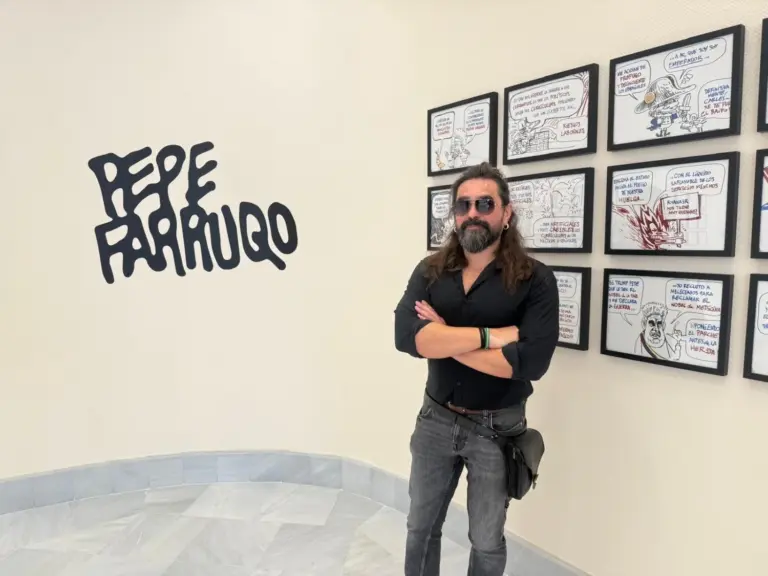 El Parlamento de Canarias acoge la muestra «Las viñetas de la Tele Canaria» de Farruqo