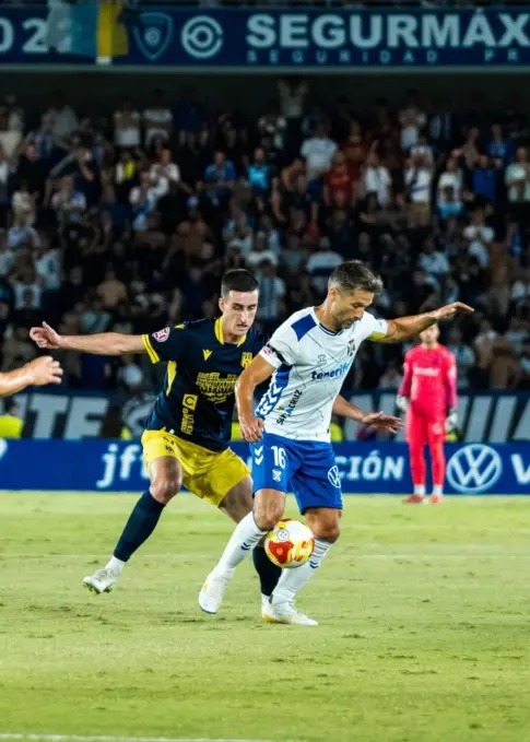 3-0 | El Tenerife se estrena en casa con un consistente triunfo ante Mérida
