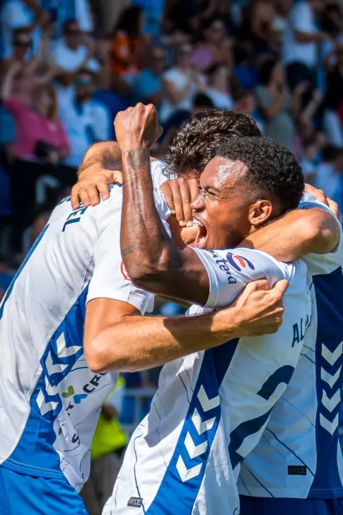 3-0 | El Tenerife refrenda su sólido liderato tras derrotar al Orense