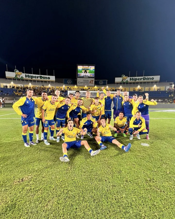 Los jugadores de la UD Las Palmas tras la victoria de este viernes ante la Real Sociedad B | @UDLP_Oficial