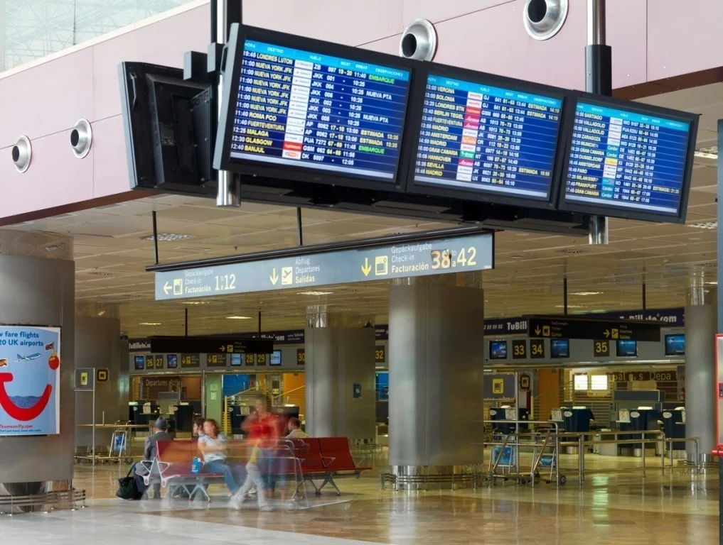 Aena ha asegurado que durante la mañana de este sábado los aeropuertos españoles no han registrado ninguna incidencia