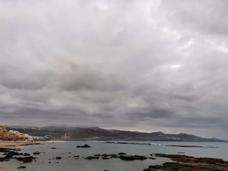 El alisio dejará fuertes rachas de viento y lloverá en el norte de las islas