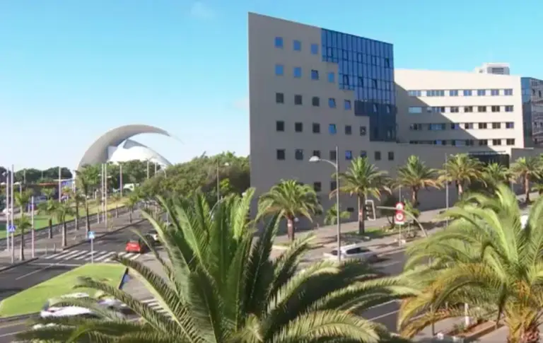 Un entrenador de baloncesto de Tenerife acusado de corrupción de menores