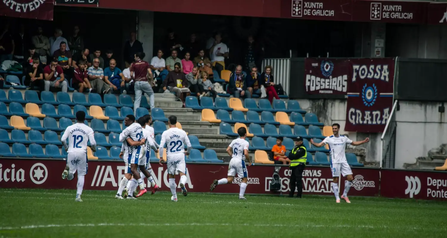 0-2 | El CD Tenerife firma su tercera victoria consecutiva y lidera el Grupo 1
