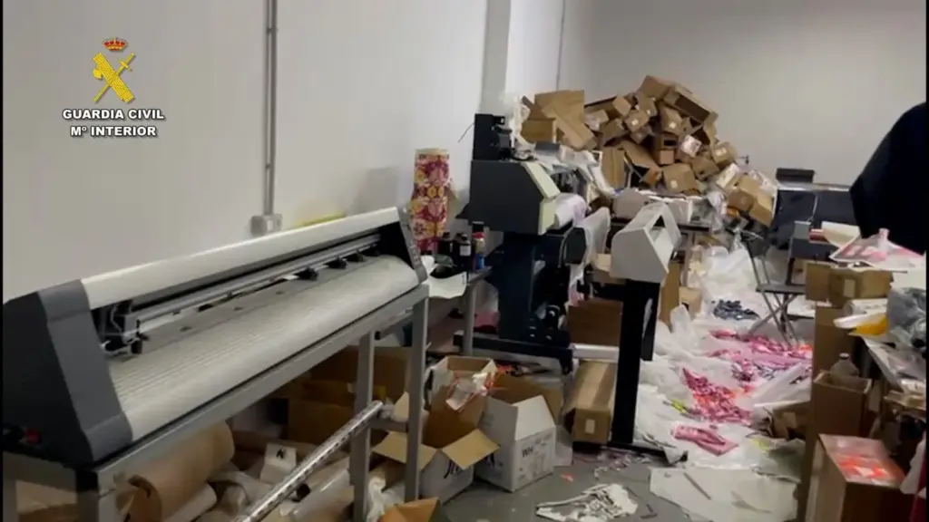 Desmantelan una fábrica donde elaboraban prendas falsificadas en Lanzarote