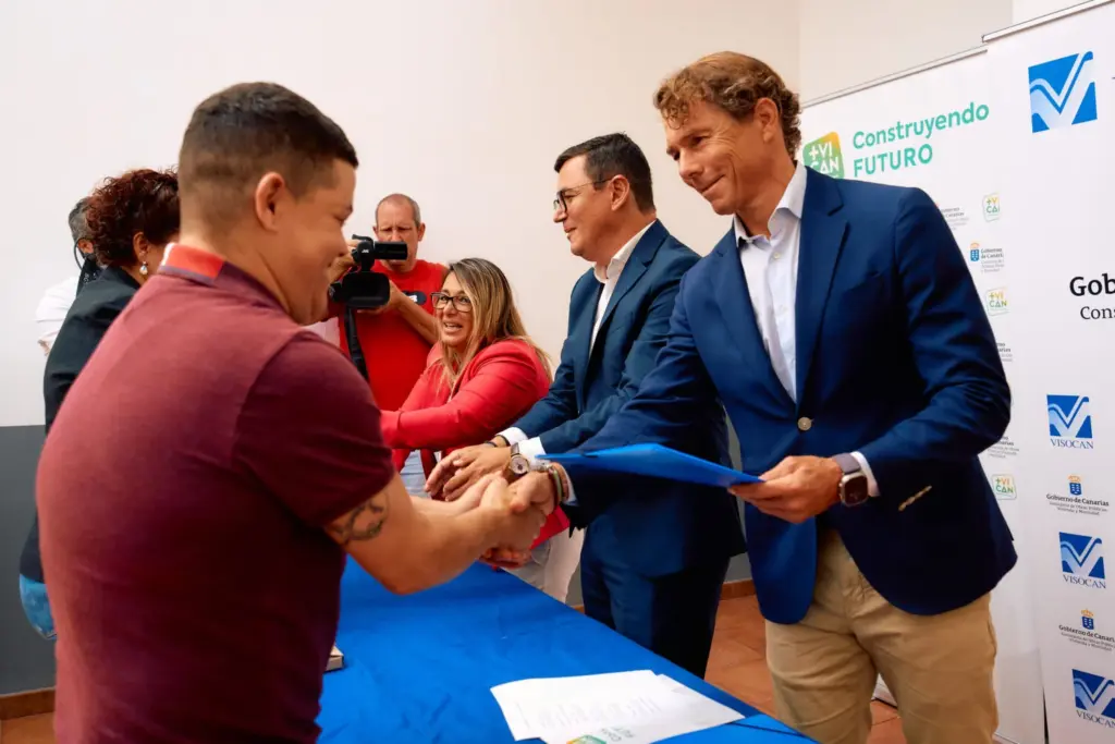 El Gobierno hace la entrega de llaves de las nuevas viviendas protegidas en Ingenio