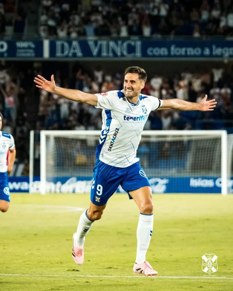Jesús de Miguel celebrando un gol con el CD Tenerife