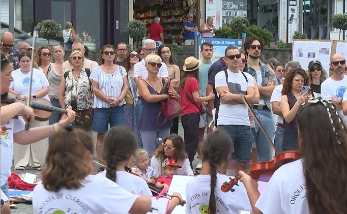 Tenerife se manifiesta contra el acoso escolar. Concentración contra el acoso escolar en Tenerife. RTVC.