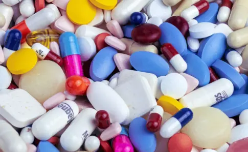 Afronta petición de 4 años y medio de prisión por tráfico de drogas químicas y cocaína