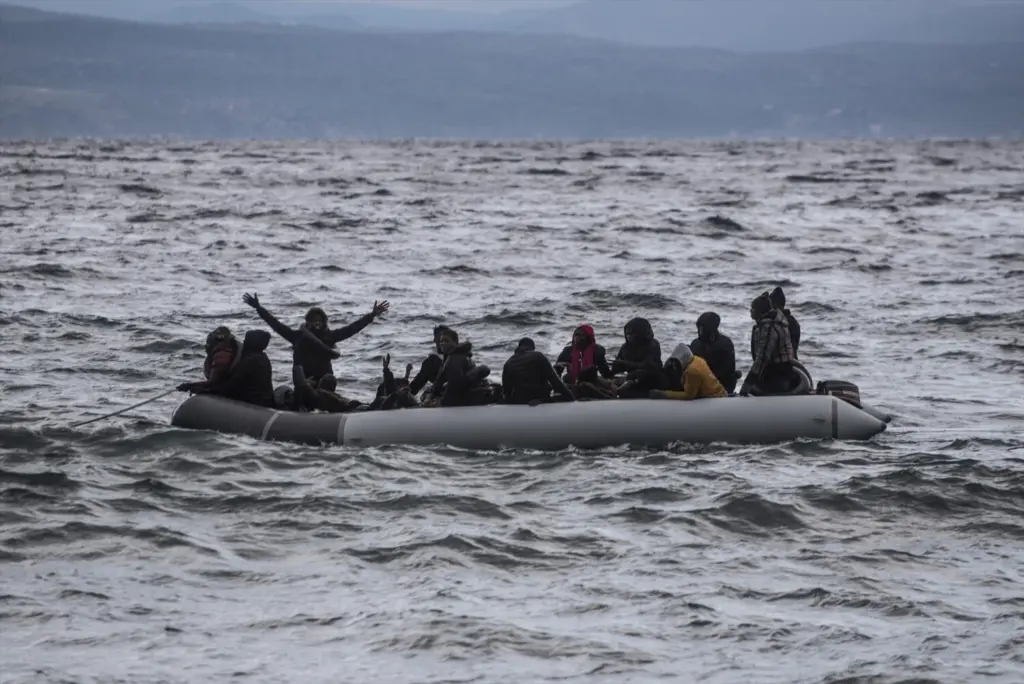 El obispo de Canarias pide no "buscar votos" con la migración