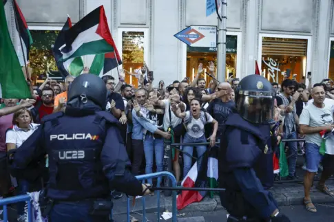 El paro de la Vuelta por las protestas por Gaza genera una batalla política