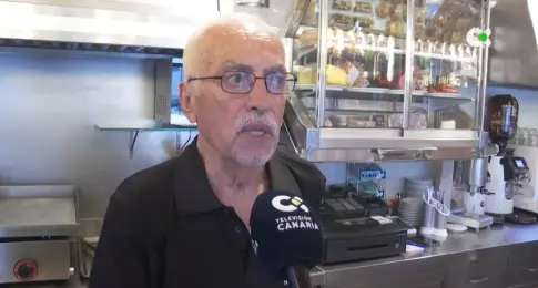 Un tradicional bar de Puerto Naos reabre tras tres años y cuatro meses de espera