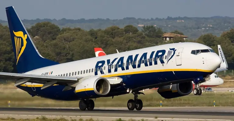 Ryanair contempla recortar otro millón de plazas en sus vuelos a España el próximo verano