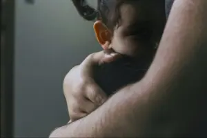 La ley reconocerá como víctimas de violencia vicaria a menores, familiares y parejas