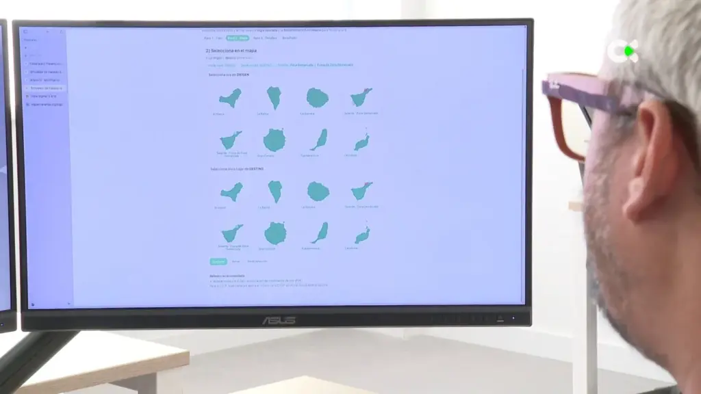Una app facilita la gestión de la filoxera a los viticultores. Agente de Extensión Agraria trabaja en una finca inspeccionando posible filoxera