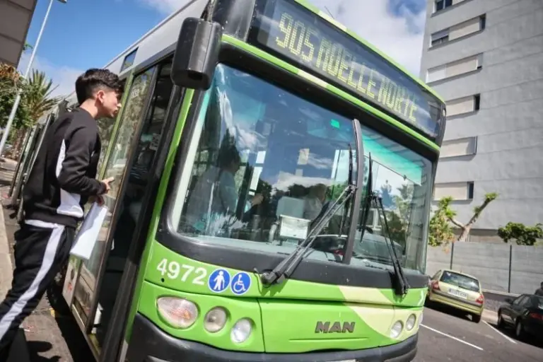 La visita de la Virgen de Candelaria implicará ajustes en el transporte público de Santa Cruz de Tenerife