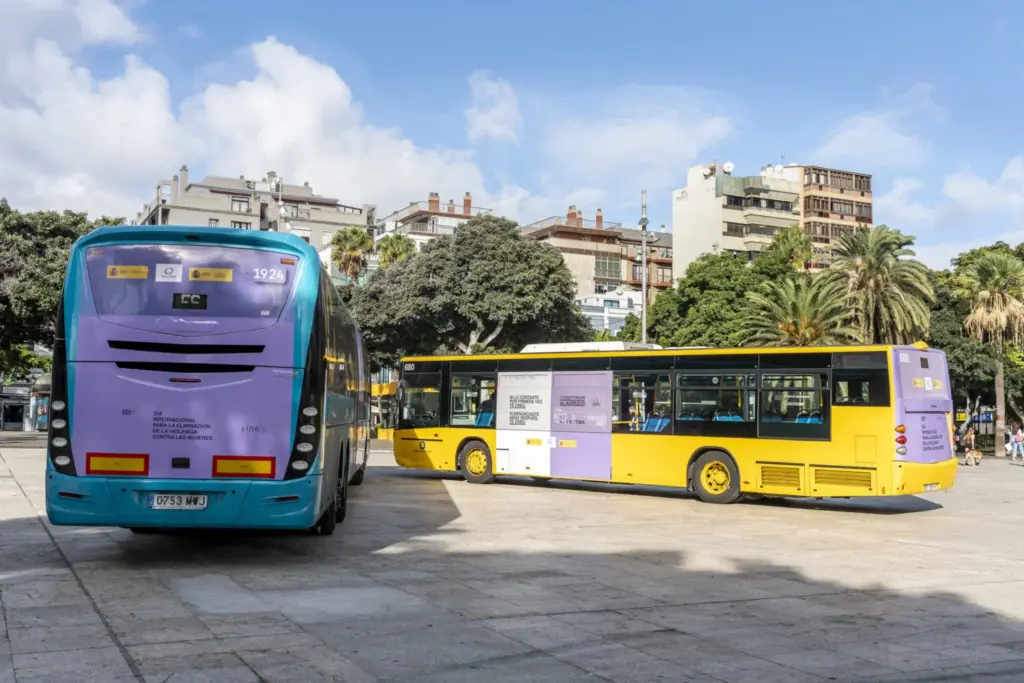 Guaguas con campaña contra la violencia machista