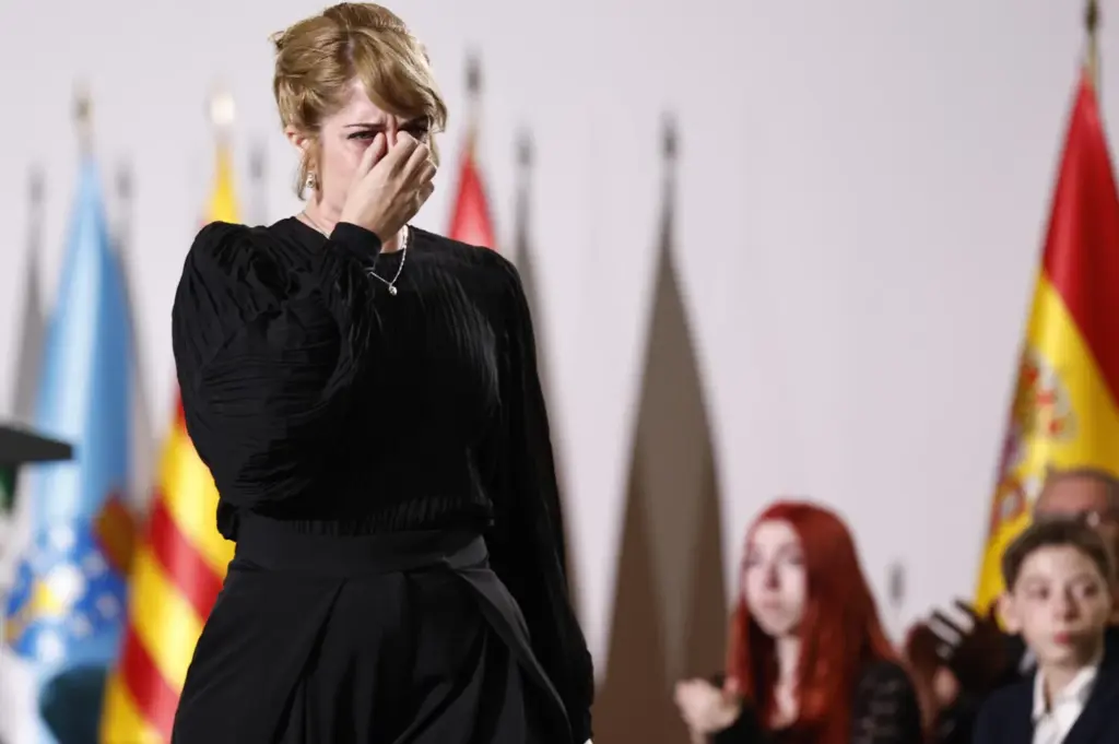 Virginia Ortiz Riquelme, familiar de víctimas de las inundaciones en la localidad de Letur (Albacete), tras su intervención en el funeral de Estado por las 237 víctimas de la dana celebrado este miércoles en Valencia con motivo del primer aniversario de la tragedia.