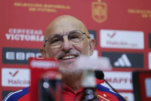 De la Fuente: «No hay conflicto con Flick ni con el Barcelona»