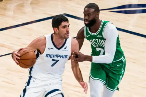Aldama pierde frente a los Celtics de Hugo González