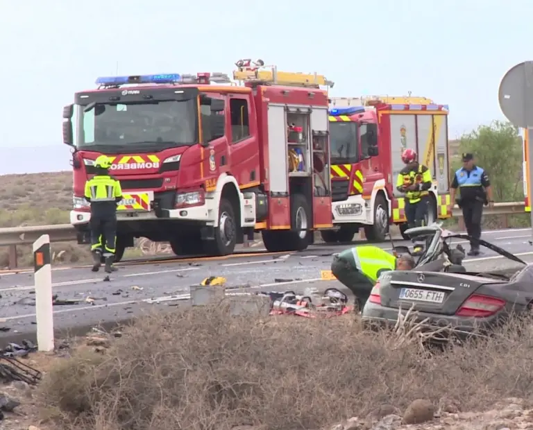 Nuevos datos sobre el accidente mortal entre una guagua y un coche en la GC-500