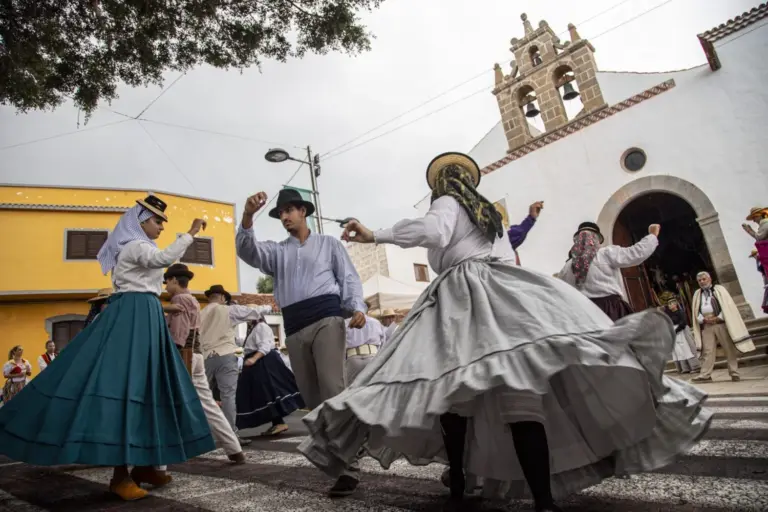 Adeje despide sus Fiestas Patronales con una multitudinaria romería