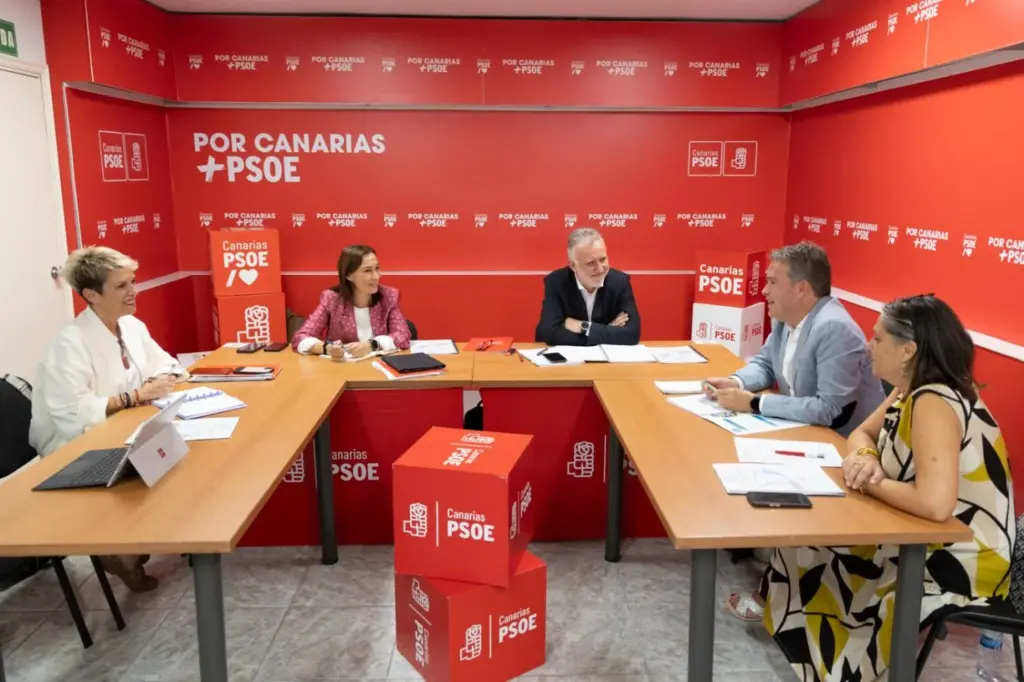 Imagen de la reunión mantenida este lunes entre el PSOE y EAPN Canarias
