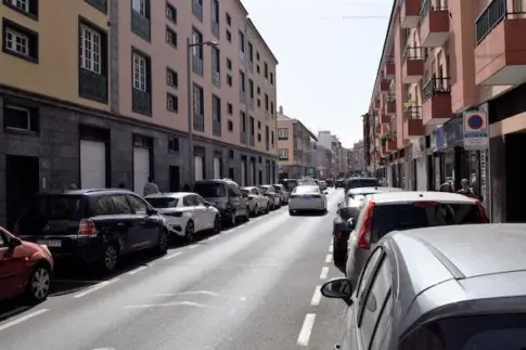 Sufre una intoxicación por humo y quemaduras en un incendio en La Laguna