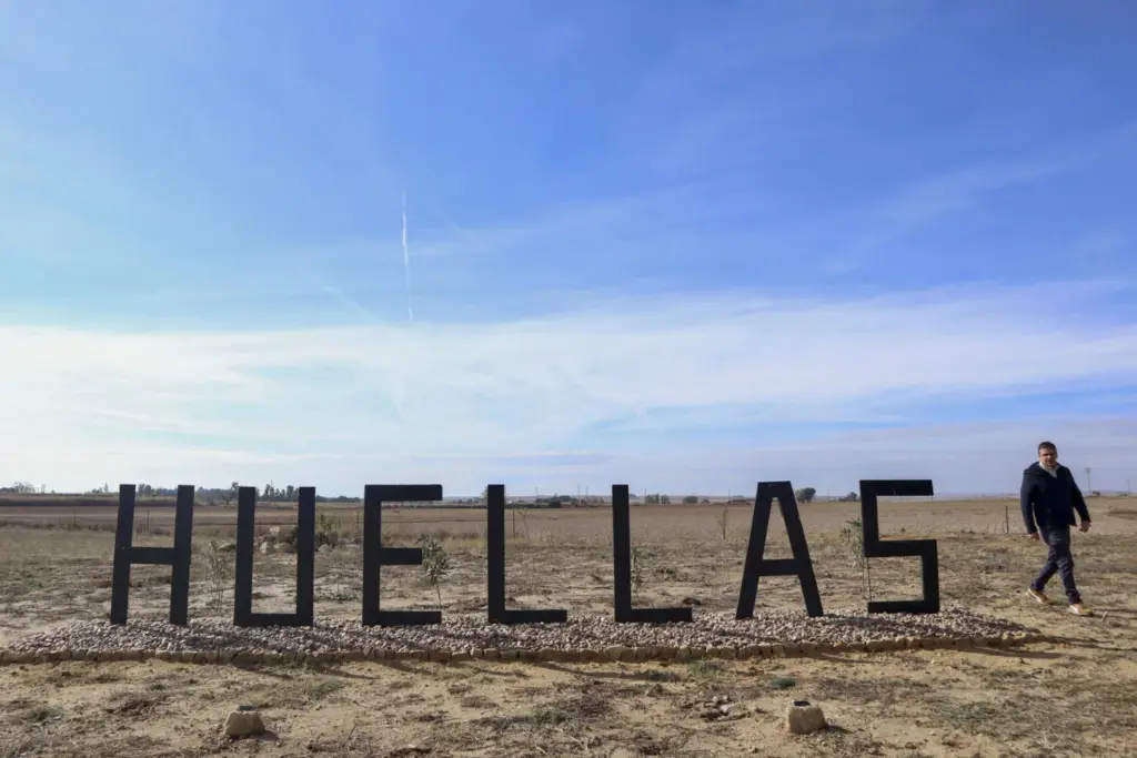 Hay asiduos que acuden todas las semanas a su cementerio a visitar a sus mascotas a la tumba. EFE