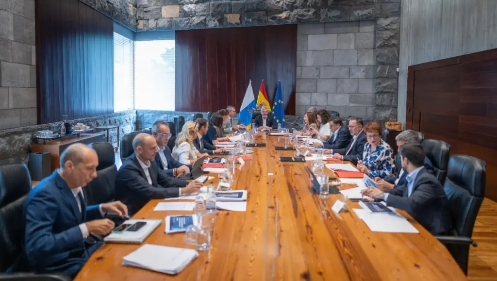 El Gobierno respalda a La Palma y Tenerife para acoger el Centro Nacional de Vulcanología. Imagen del Consejo de Gobierno celebrado este miércoles, cedida por el Gobierno de Canarias.