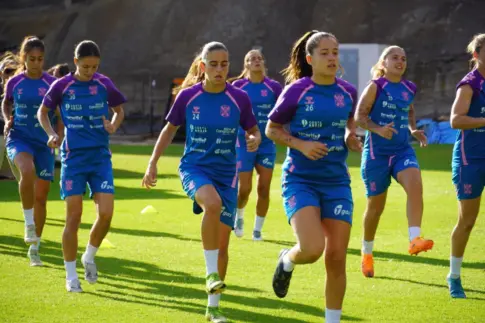 Las canteranas del Tenerife entrenan con el primer equipo