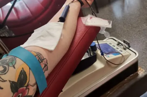 Puedes donar sangre con tatuajes, diabetes, después de un viaje o con medicación