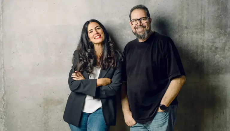 «El remate» de ‘De la Noche al Día’ promueve la industria textil canaria en Tenerife Fashion Beach Costa Adeje