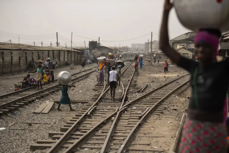 África necesita invertir 155.000 millones de dólares al año para duplicar su PIB en 2040