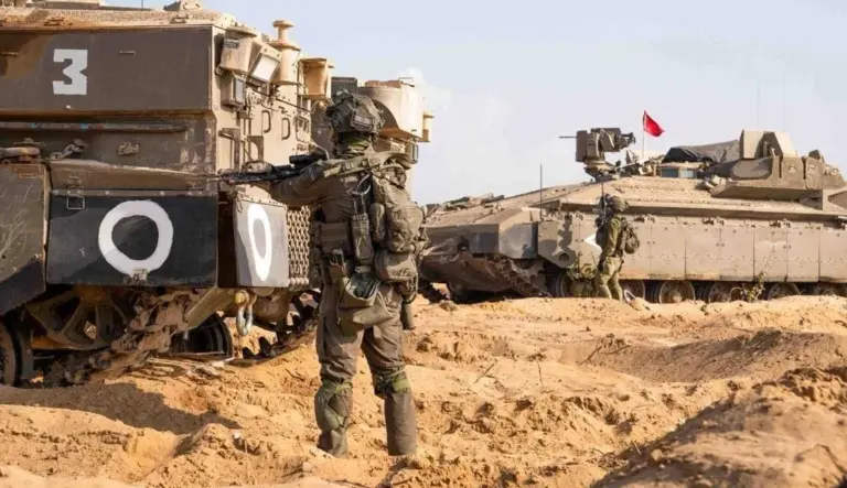 Entra en vigor el alto el fuego de Israel en Gaza, que comienza a retirar sus tropas