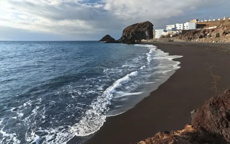 El IGN detecta una serie sísmica de 40 terremotos frente a la costa de Fasnia, en el sur de Tenerife