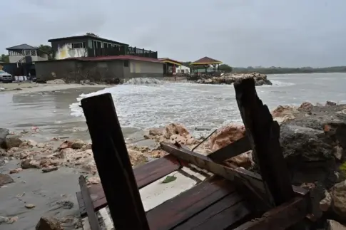 Melissa avanza hacia Jamaica con vientos «catastróficos» y Cuba se prepara para inundaciones