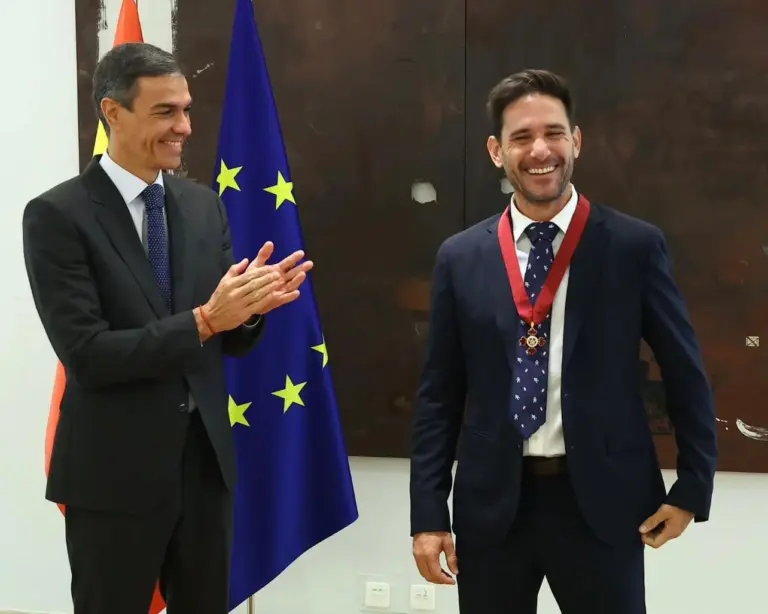 Javier Santaolalla recibe la Encomienda de Alfonso X el Sabio