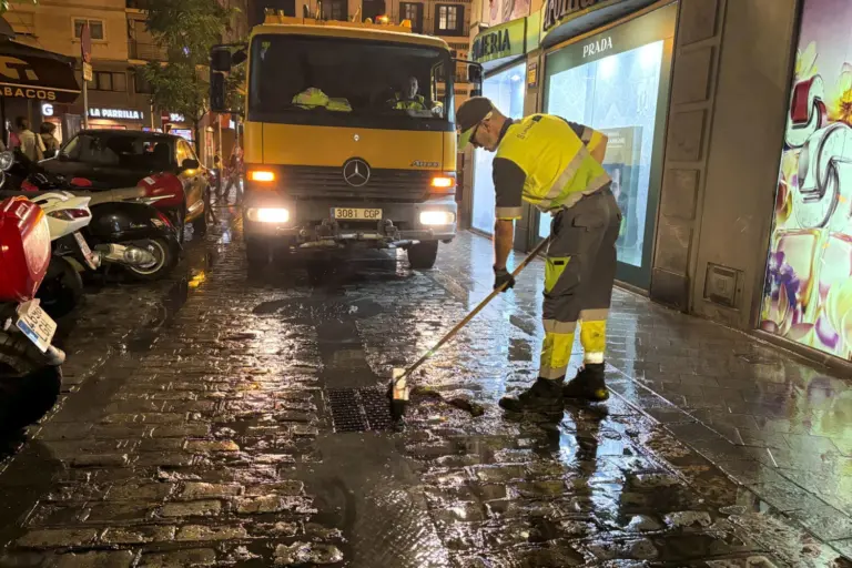 Las fuertes lluvias en Andalucía causan más de un millar de incidencias y dos heridos