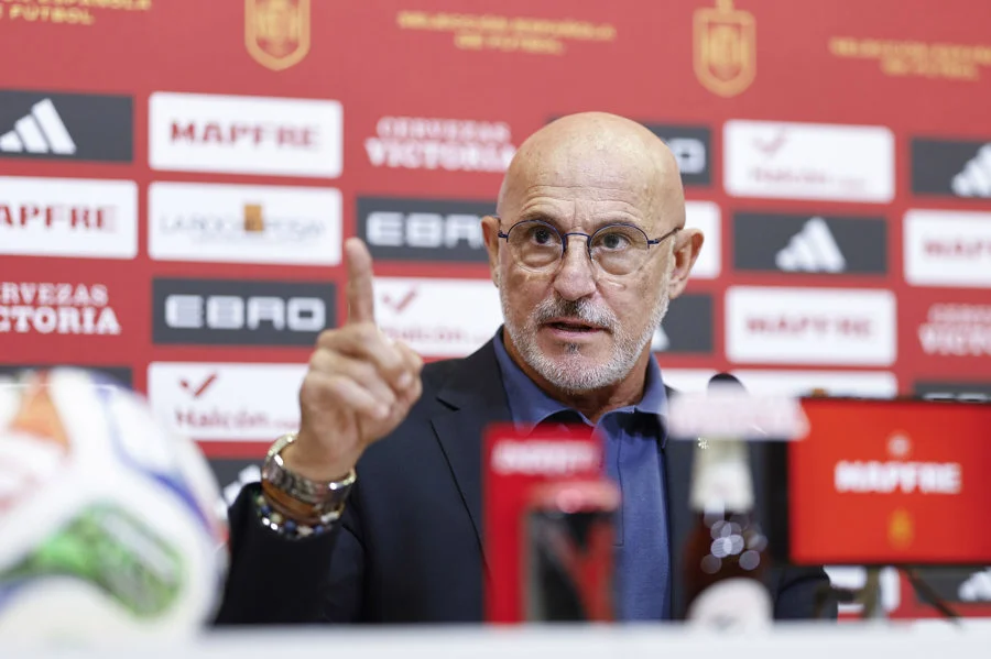 -El seleccionador de España, Luis de la Fuente da a conocer la lista de convocados para los partidos ante Georgia y Bulgaria, en la tercera y cuarta jornada de la fase de clasificación al Mundial 2026, este viernes. EFE/ Rodrigo Jimenez